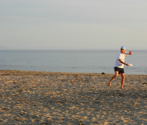 girlthrowingfrisbee.jpg